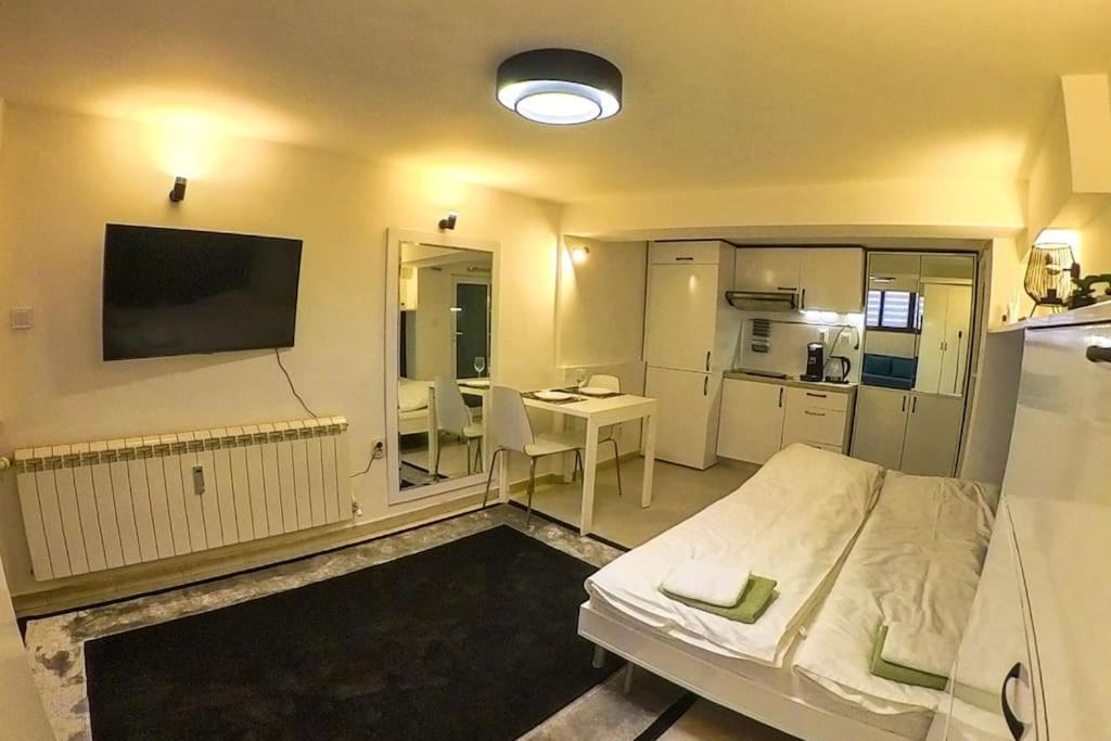 Studio With Courtyard Just Steps Away Vitosha Str Sofia Exterior foto