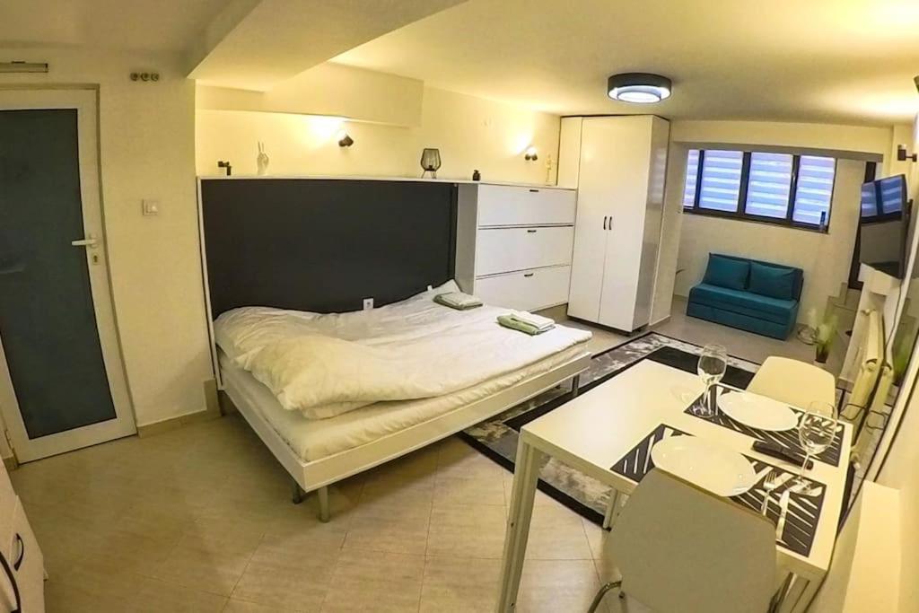 Studio With Courtyard Just Steps Away Vitosha Str Sofia Exterior foto
