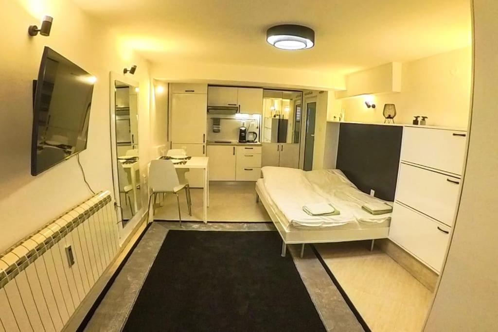 Studio With Courtyard Just Steps Away Vitosha Str Sofia Exterior foto